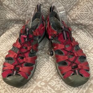 KEEN Sz 9.5  Bungee Cinching Hiking Outdoors Walking Comfort Sandals